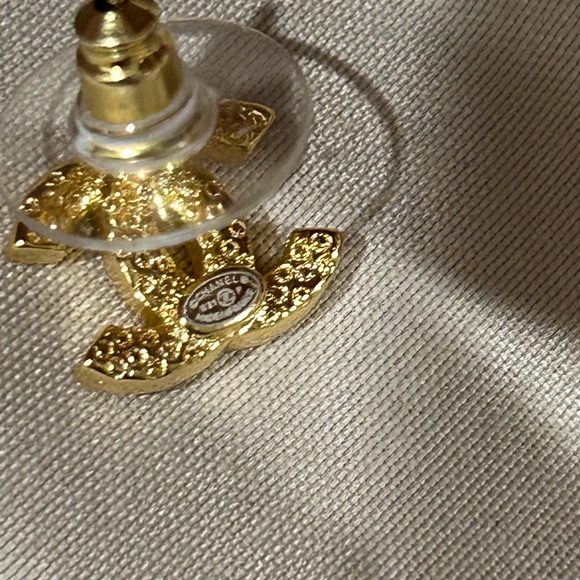 Amber - Picture 15 of 17